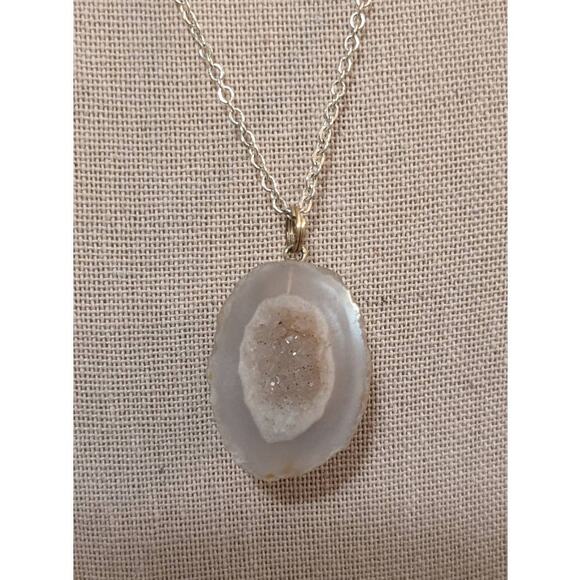 Druzy Quartz Geod Pendant on Silver Tone 18" Chain Necklace - Picture 3 of 7